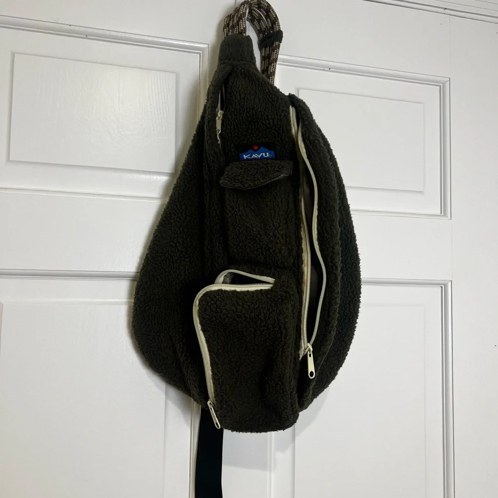 Kavu Fuzzy Rope Sling Crossbody Military‎ Green Zipper Outdoor Hiking Travel